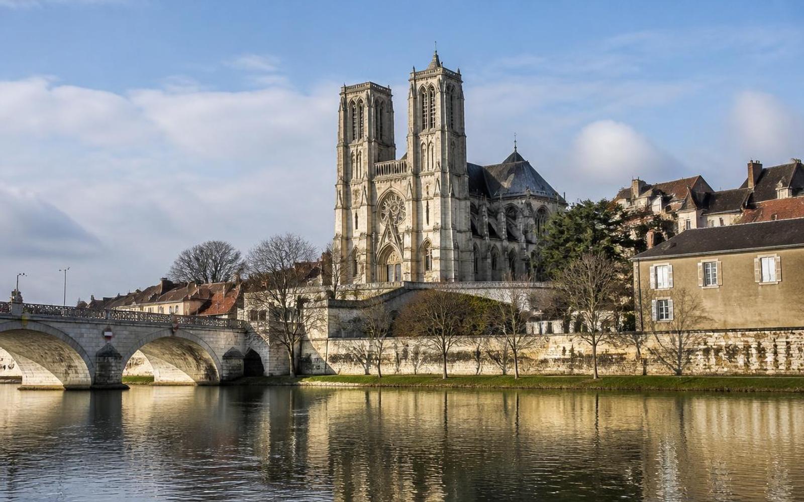 Mantes-la-Jolie (78200) : lieu emblématique de la commune, secteur d'intervention du serrurier Sécurit'Home